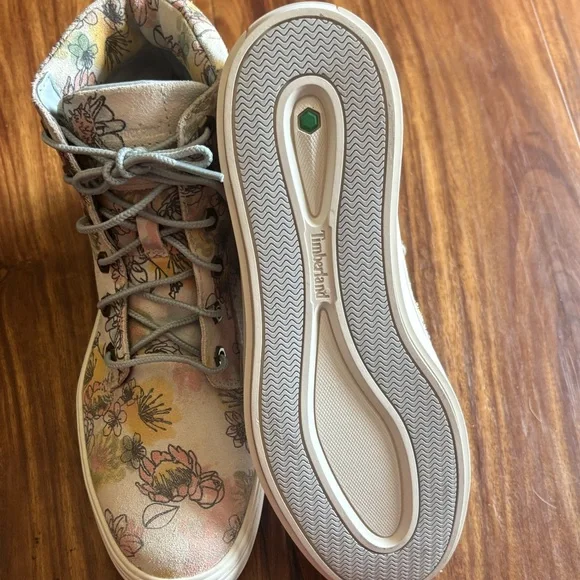 Timberland high top tennis shoes women’s eight - Picture 4 of 8